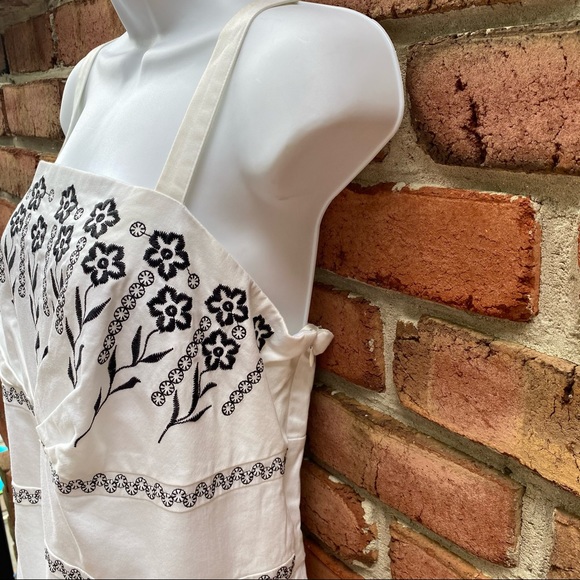 Dorby Woman White Black Embroidered Floral Dress - Picture 6 of 9